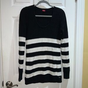 Guess Black & White striped knit sweater Size M scoop neck long sleeve Lagenlook